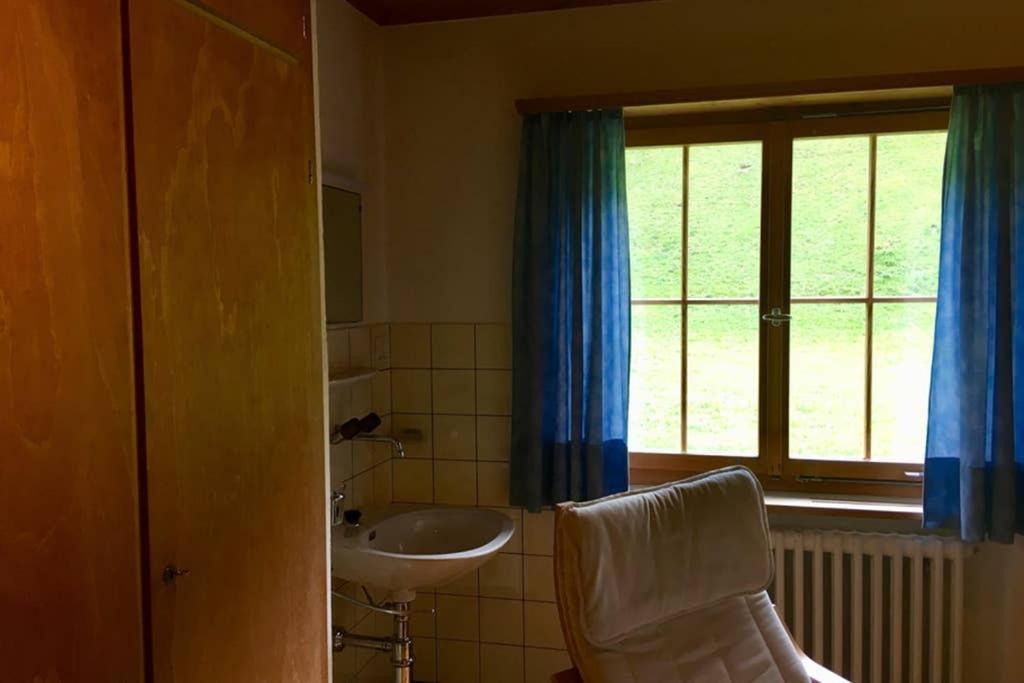 Ferienwohnung Uf Z'Enisch Klosters-Serneus Exterior foto