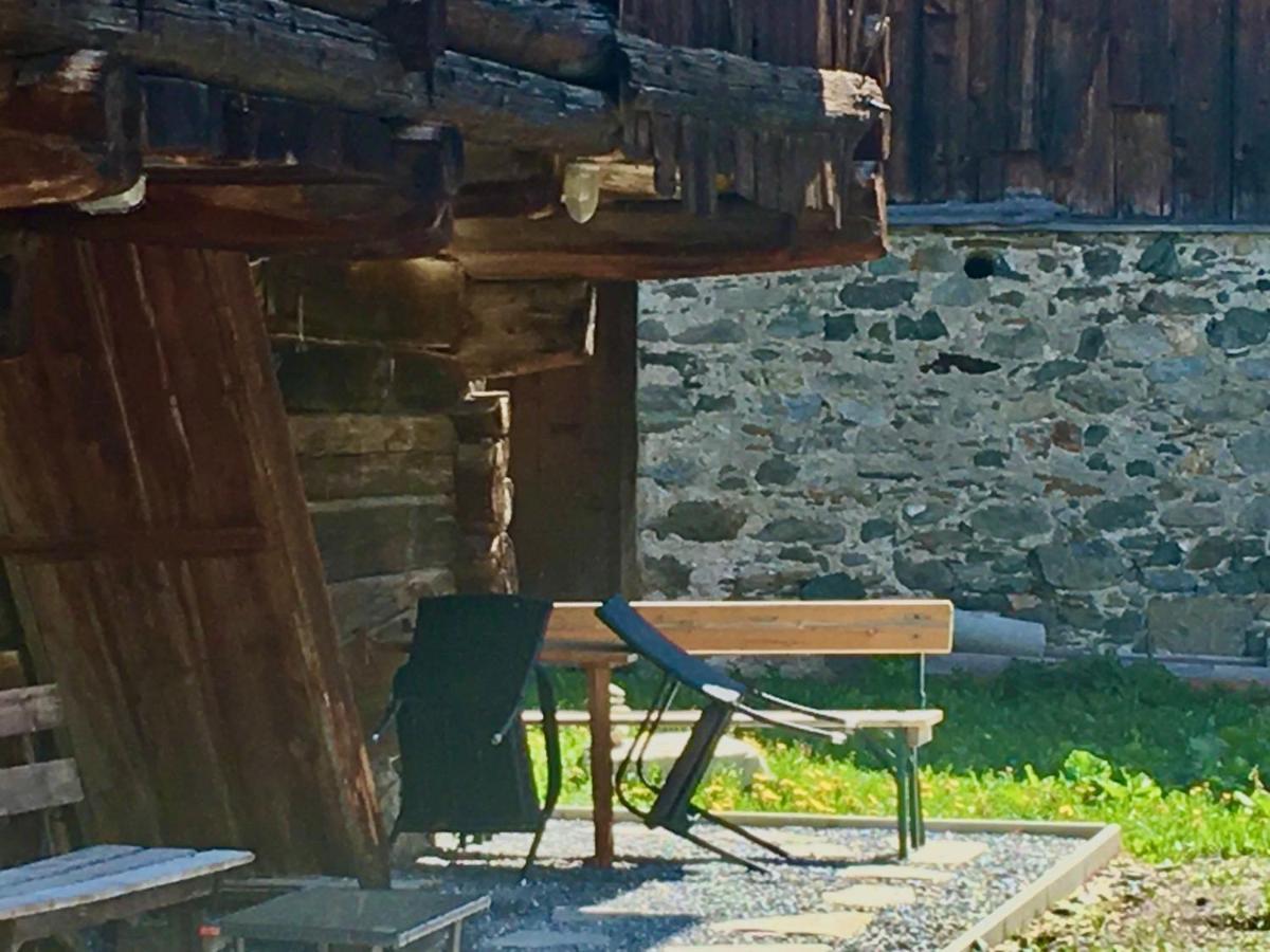 Ferienwohnung Uf Z'Enisch Klosters-Serneus Exterior foto