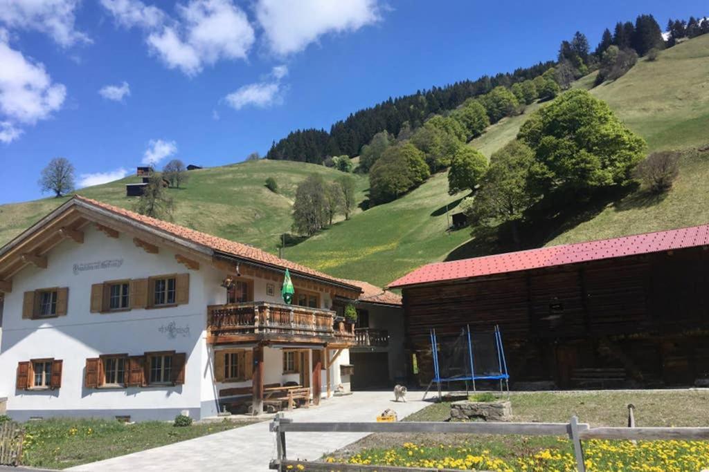 Ferienwohnung Uf Z'Enisch Klosters-Serneus Exterior foto