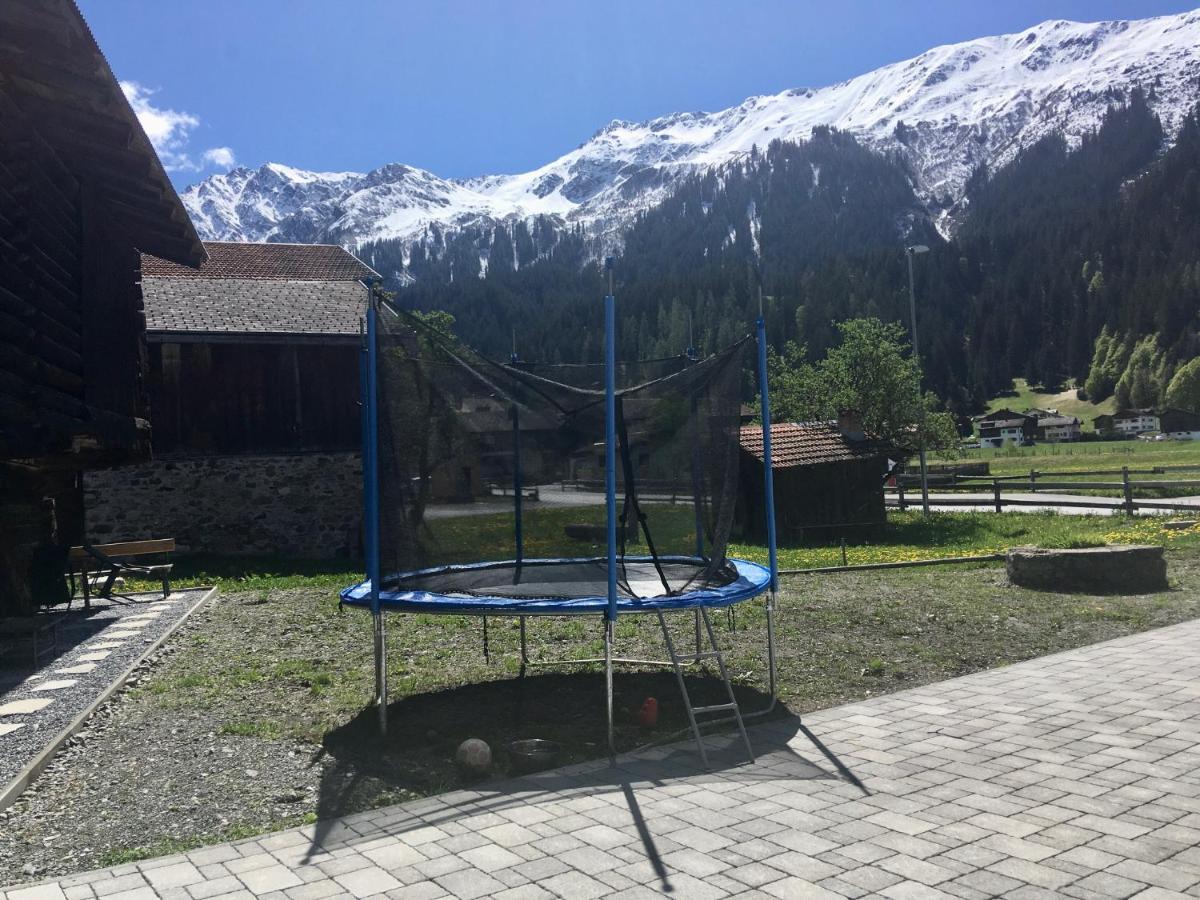 Ferienwohnung Uf Z'Enisch Klosters-Serneus Exterior foto