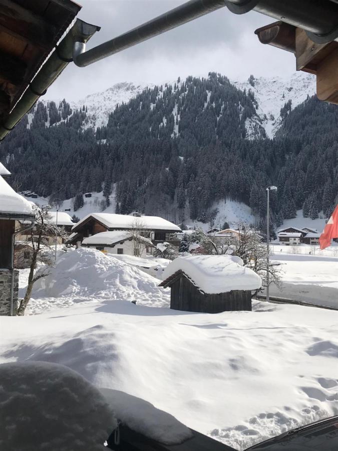 Ferienwohnung Uf Z'Enisch Klosters-Serneus Exterior foto