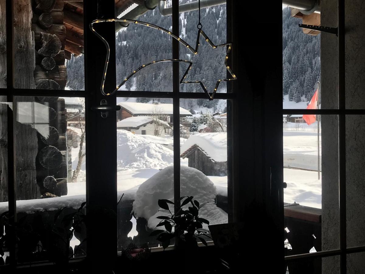 Ferienwohnung Uf Z'Enisch Klosters-Serneus Exterior foto
