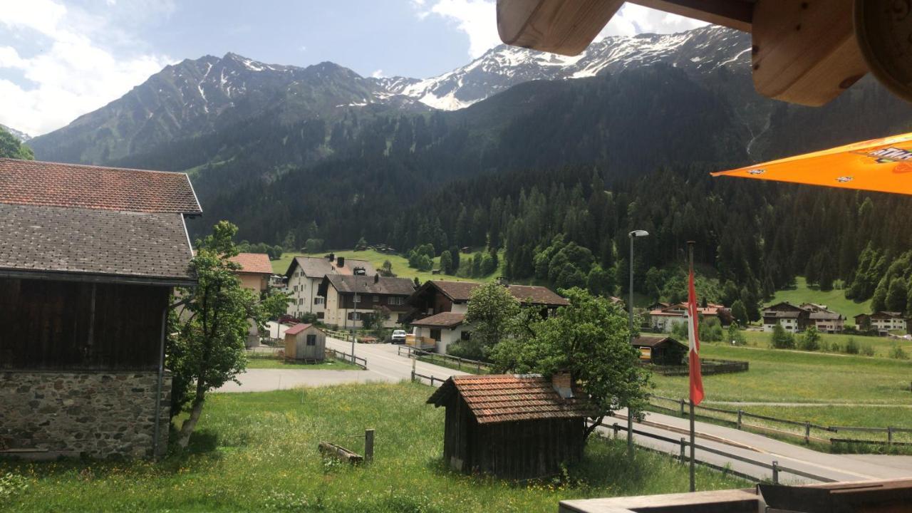 Ferienwohnung Uf Z'Enisch Klosters-Serneus Exterior foto