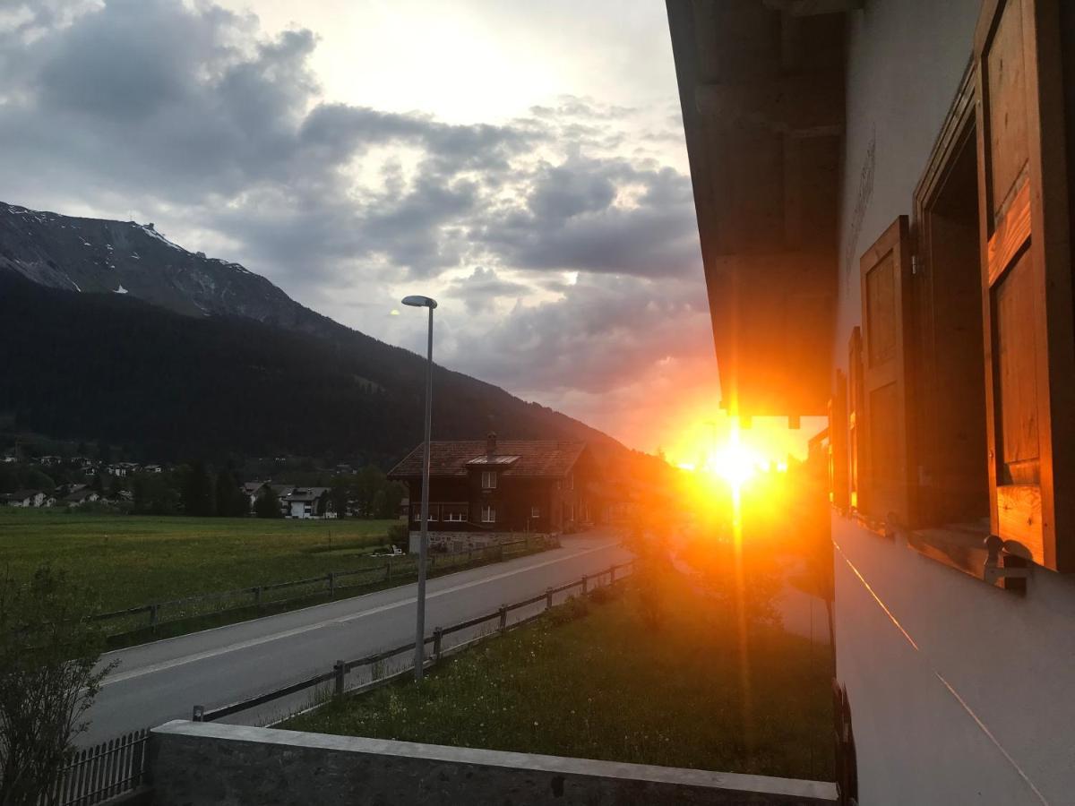 Ferienwohnung Uf Z'Enisch Klosters-Serneus Exterior foto