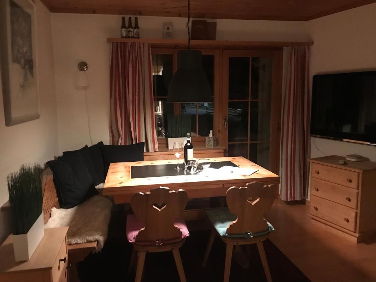 Ferienwohnung Uf Z'Enisch Klosters-Serneus Exterior foto
