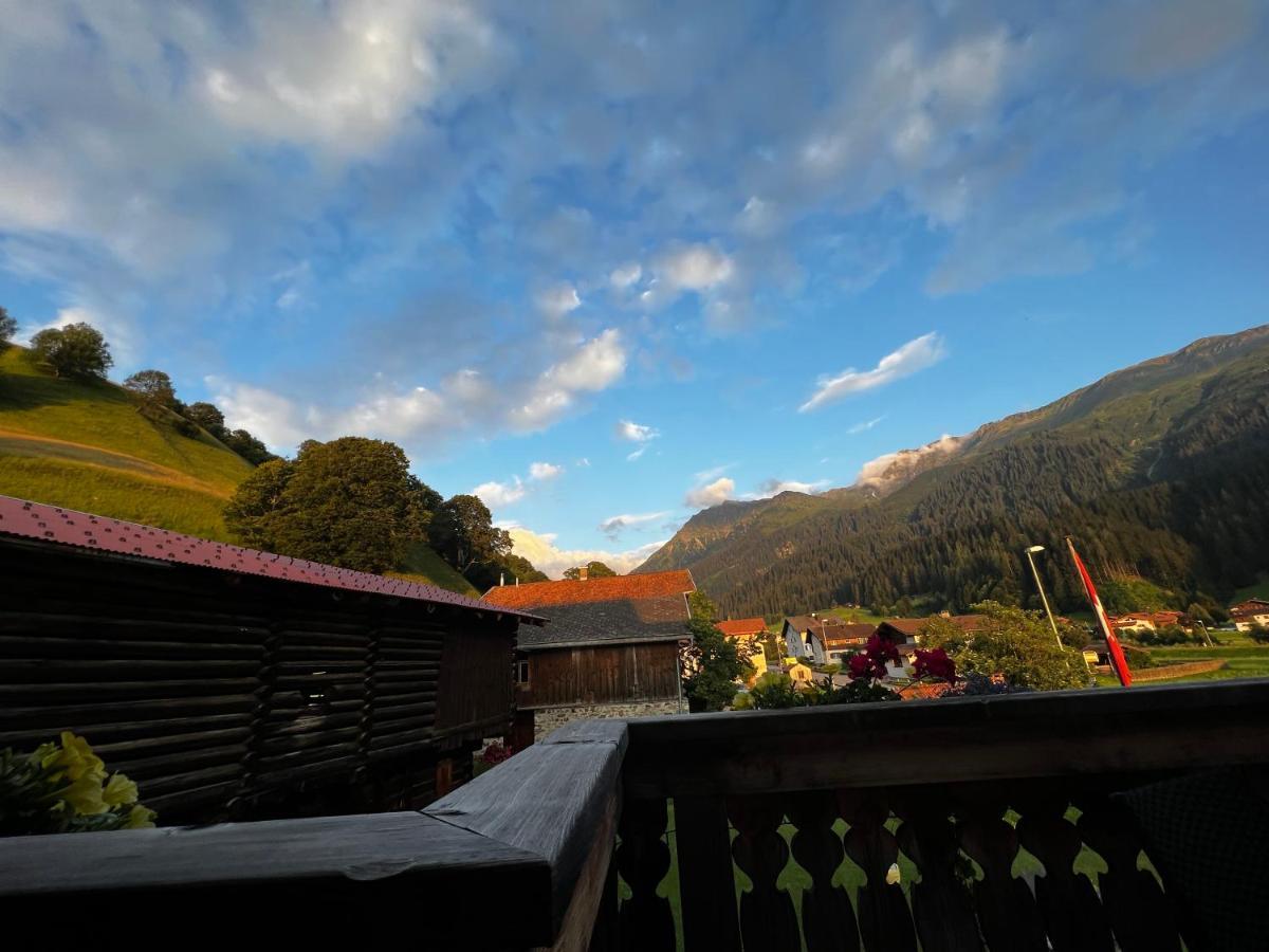 Ferienwohnung Uf Z'Enisch Klosters-Serneus Exterior foto