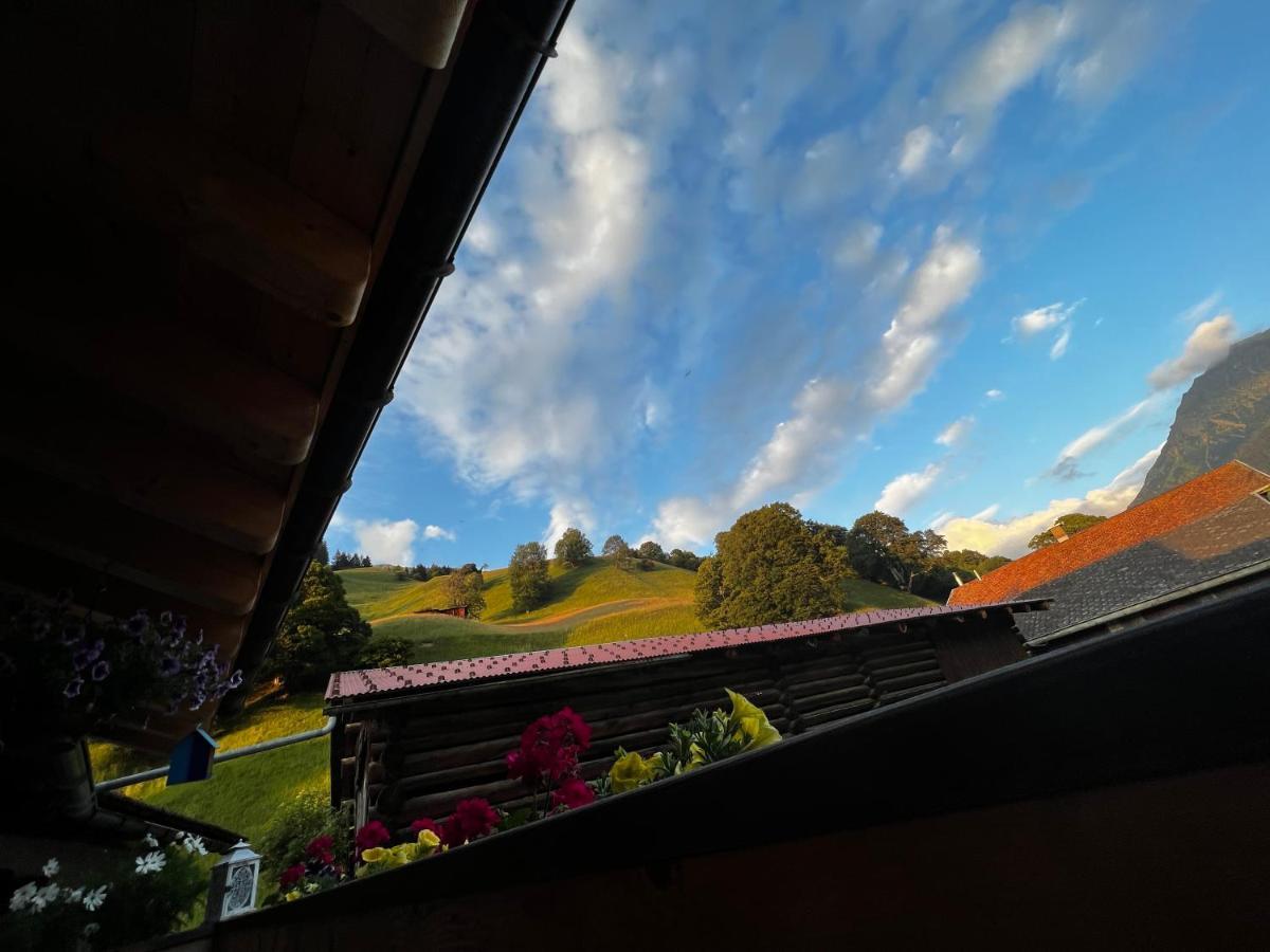 Ferienwohnung Uf Z'Enisch Klosters-Serneus Exterior foto